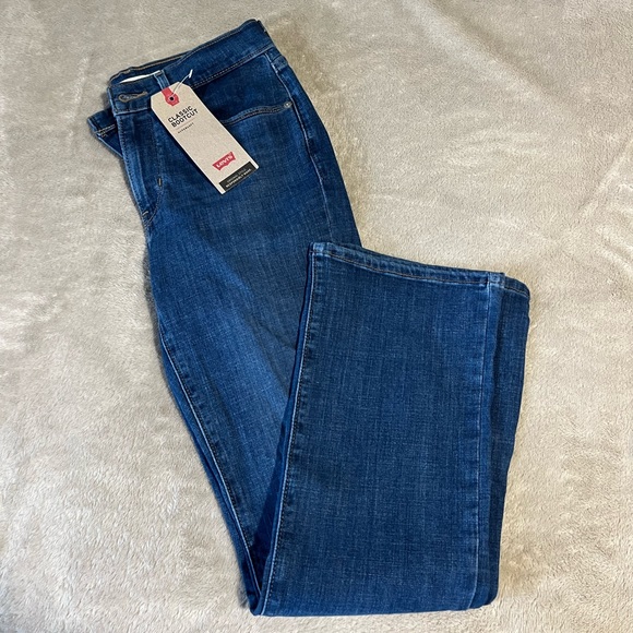Bootcut Levi’s - Picture 1 of 5